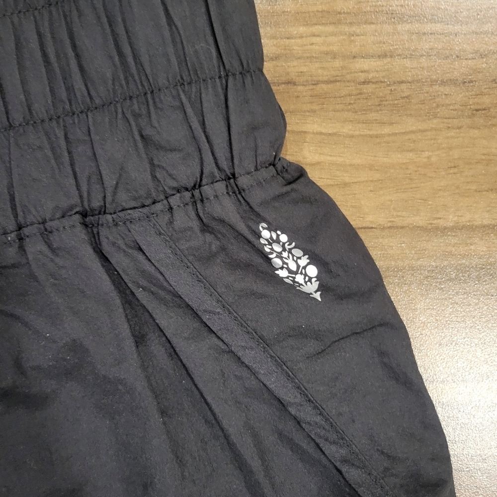 FP Movement The Way Home Smocked Waistband Black Outdoor Shorts Size M Beach - Picture 4 of 8